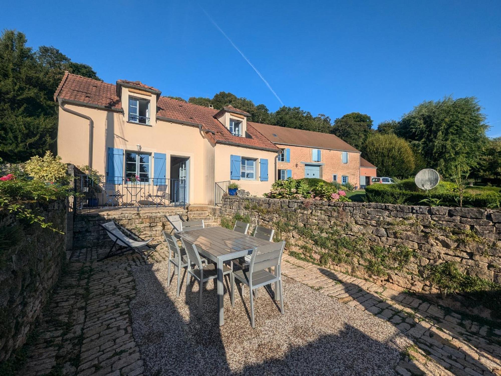 Maison Charmante A Langres Avec Wi-Fi Et Parking - Fr-1-611-43 ภายนอก รูปภาพ